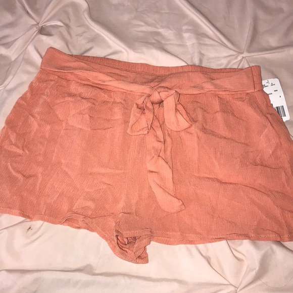 Coral High Waisted flowy shorts - Picture 1 of 3